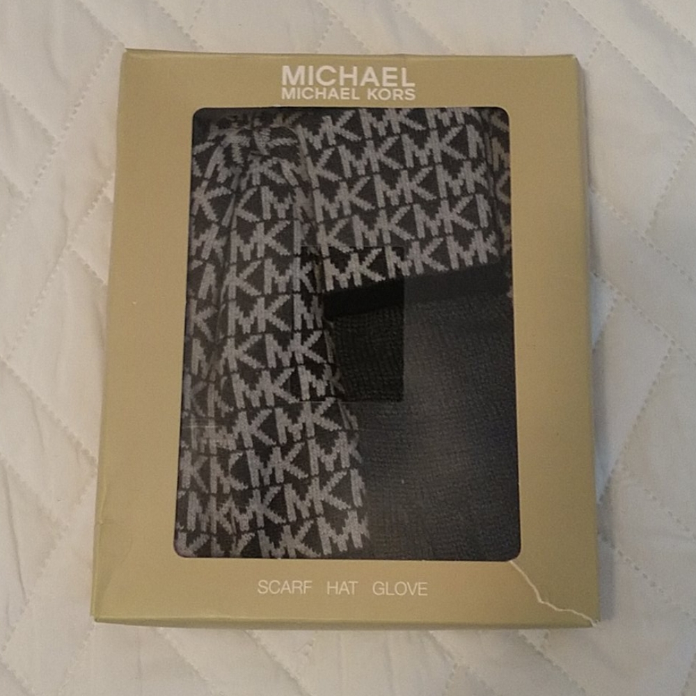 Michael Kors Scarf/Hat/Glove Set NWT